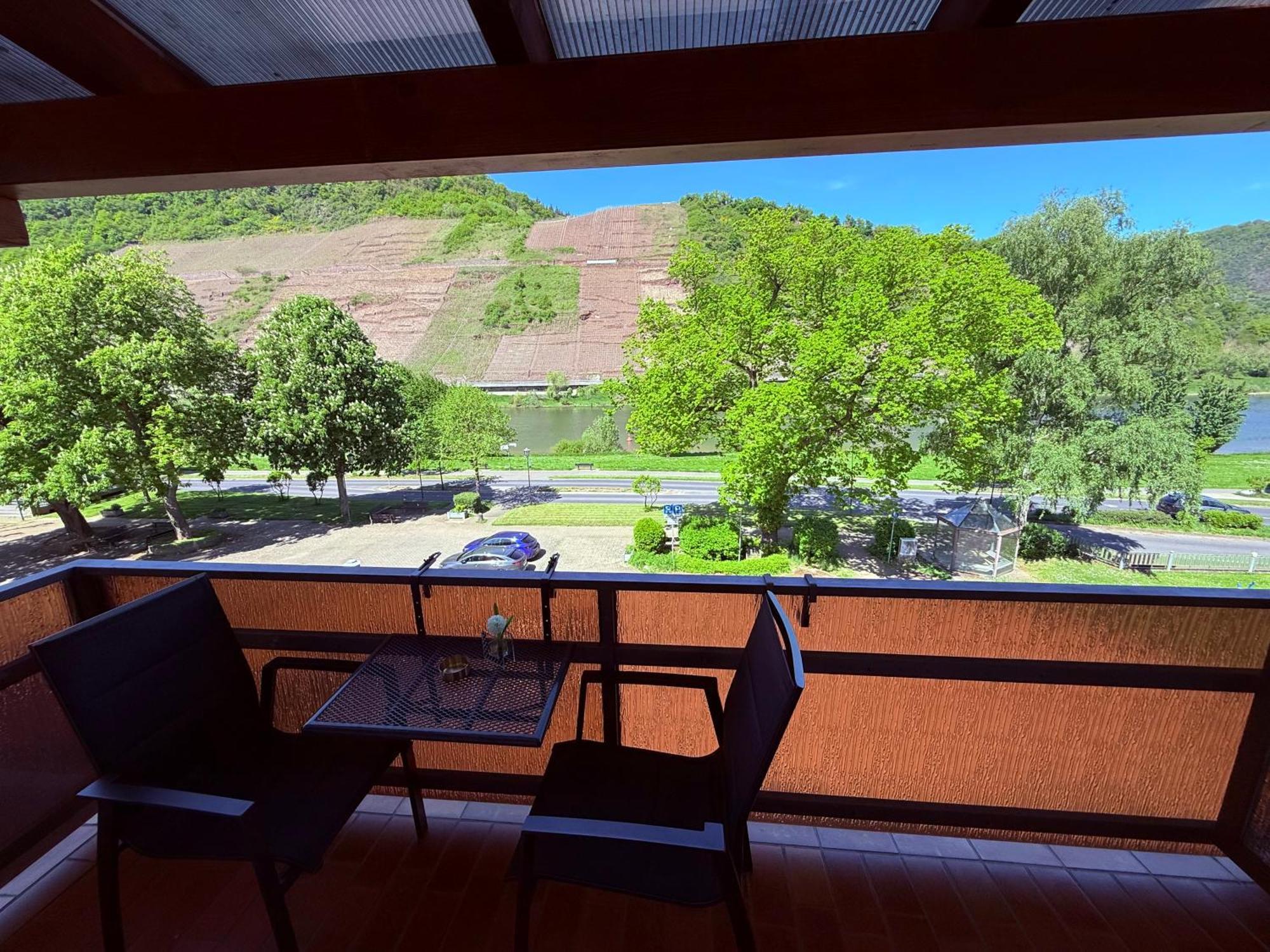 מלון Weinhaus Hirschen Bruttig מראה חיצוני תמונה